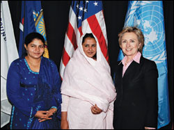 Mukhtar Mai, center, with Dr. Naseem Akhtar and Sen. Hillary Rodham Clinton
