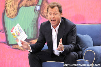 'Flash of Genius' star Greg Kinnear reads to kids at Jumpstart's Read for the Record in New York -- October 2, 2008