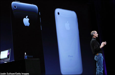 2008: Steve Jobs announces the new iPhone 3G 