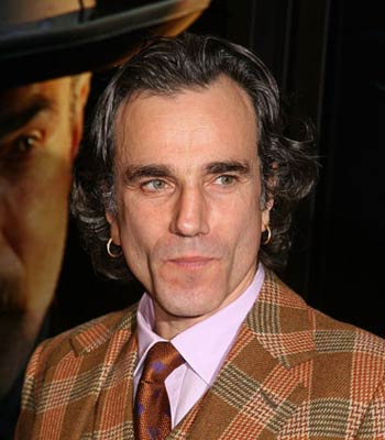Actor Daniel Day-Lewis arrives at The ‘There Will Be Blood’ Premiere at the Ziegfeld Theater on December 10, 2007 in New York City.