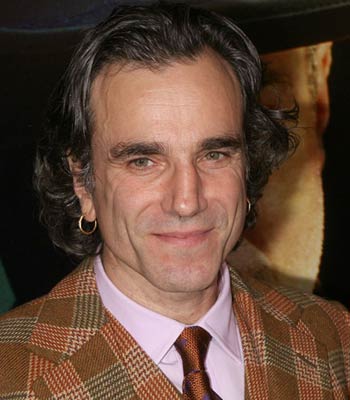 Actor Daniel Day-Lewis arrives at The ‘There Will Be Blood’ Premiere at the Ziegfeld Theater on December 10, 2007 in New York City