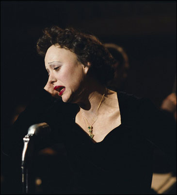 Marion Cotillard was named Best Actress in a Motion Picture Comedy or Musical for her performance as Edith Piaf in 'La Vie en rose.'