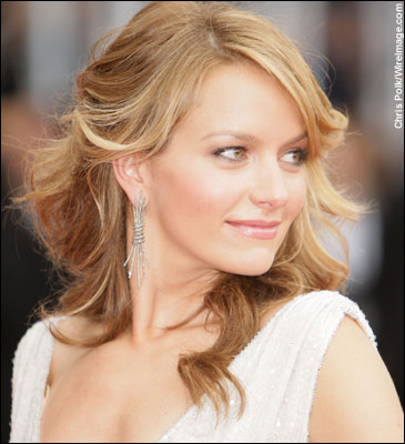 Actress Becki Newton arrives to the 14th Annual Screen Actors Guild Awards at the Shrine Auditorium on January 27, 2008 in Los Angeles, California.