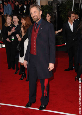 Actor Viggo Mortensen arrives to the 14th Annual Screen Actors Guild Awards at the Shrine Auditorium on January 27, 2008 in Los Angeles, California. 